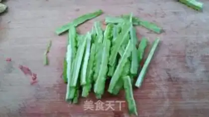 Make Mother of God mixed with bitter melons step 1
