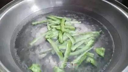 Make Mother of God mixed with bitter melons step 2