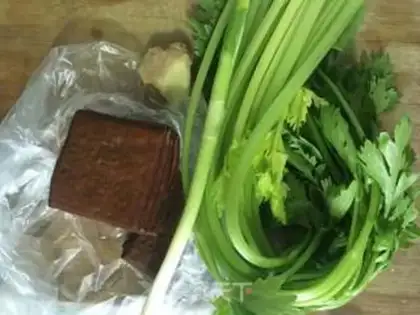 Make Celery fried dry step 0