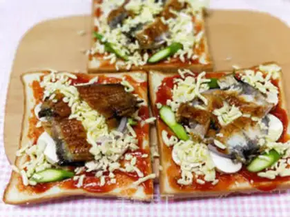 Make Mini eel toast step 6