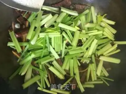 Make Celery fried dry step 7