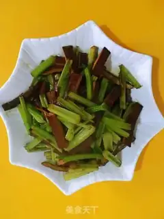Make Celery fried dry step 9