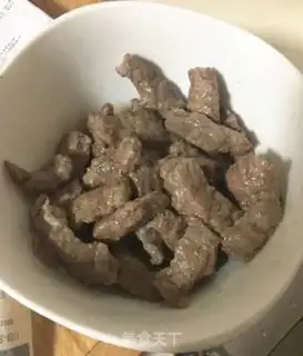 Make Black pepper chicken-legged raisin step 0
