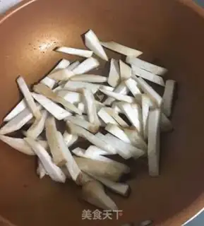Make Black pepper chicken-legged raisin step 1