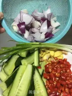 Make Spicy little lobster step 2