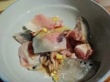 Make Onion pepper salmon head step 2