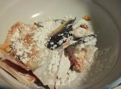 Make Onion pepper salmon head step 3