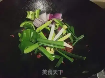 Make Onion pepper salmon head step 5