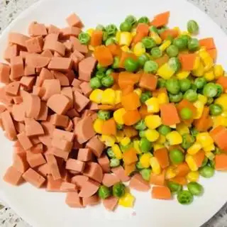 Make Quillow ham and egg fried rice step 0
