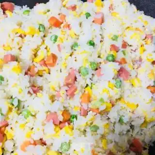 Make Quillow ham and egg fried rice step 4