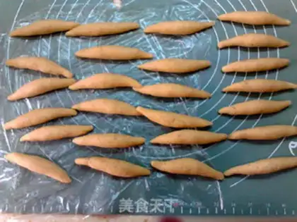 Make The German squirt horn cookies step 10