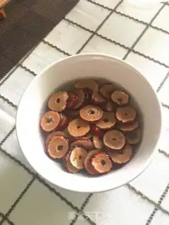 Make Red dates, soybeans step 1