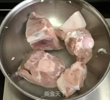 Make Spring pork bone soup step 0