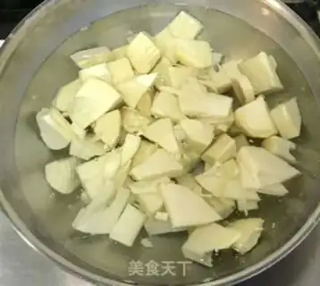 Make Spring pork bone soup step 4