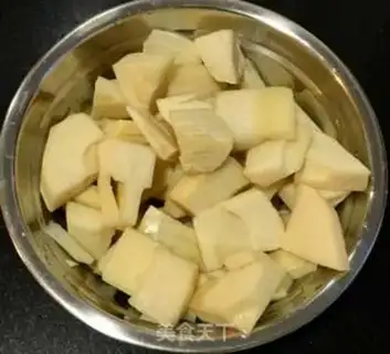 Make Spring pork bone soup step 5