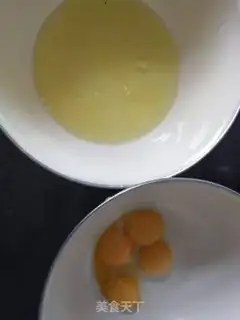 Make Strawberry box cake step 1