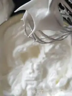 Make Strawberry box cake step 3