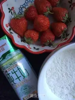 Make Strawberry croissants step 0