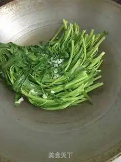 Make Garlic pastries step 4
