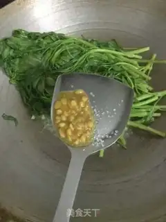 Make Garlic pastries step 5