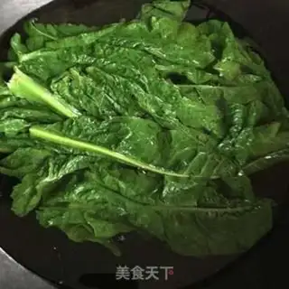 Make Plumbs of peanuts step 1