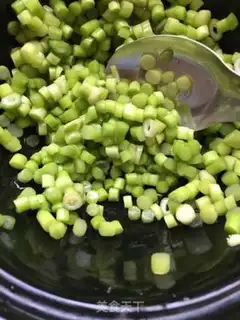 Make Garlic meat buns step 4
