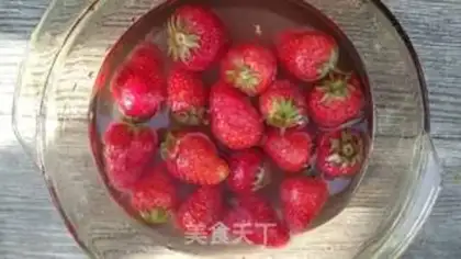 Make Strawberry ice cream step 1
