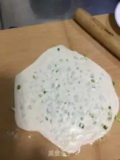 Make A dumpling-skin-second onion waffles step 4