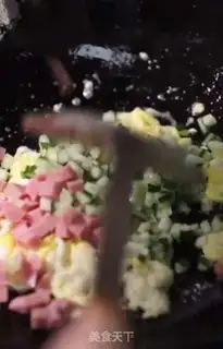 Make Yangzhou fried rice step 5