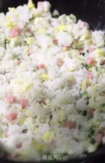 Make Yangzhou fried rice step 6
