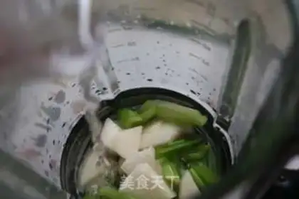 Make Celery pear juice step 2