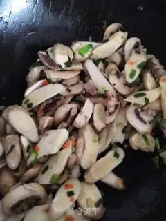 Make Twin mushroom blood soup step 3