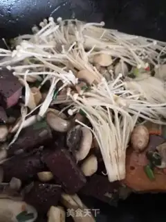 Make Twin mushroom blood soup step 4