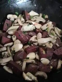 Make Twin mushroom blood soup step 5