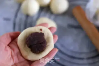 Make Shells, red bean bread step 5