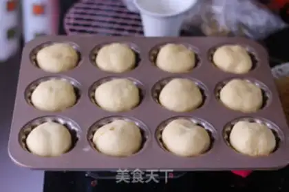 Make Shells, red bean bread step 7