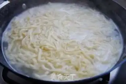Make Tomato oil noodles step 2