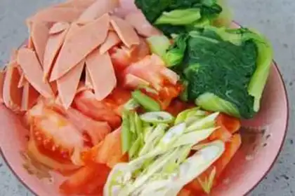 Make Tomato oil noodles step 5