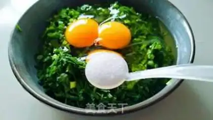 Make Scrambled eggs step 2