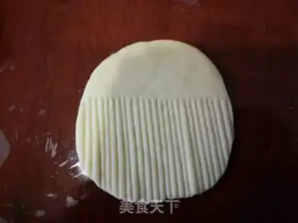 Make Little shell buns step 6