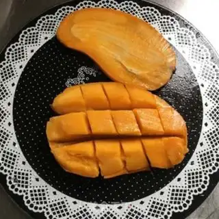 Make Mango milkshake step 1