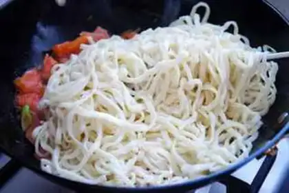 Make Tomato oil noodles step 7