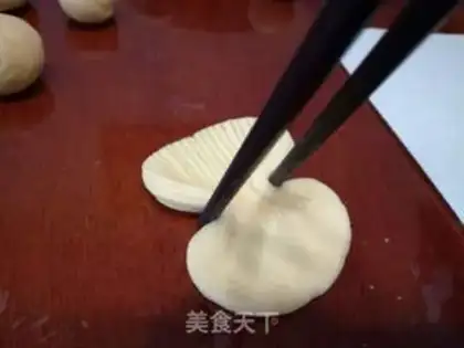 Make Little shell buns step 7