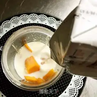Make Mango milkshake step 2