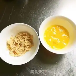 Make Shrimp bean petal egg soup step 1