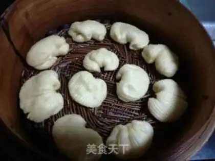 Make Little shell buns step 10