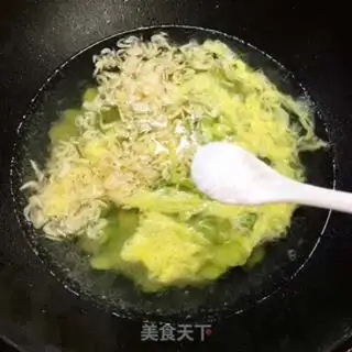 Make Shrimp bean petal egg soup step 5