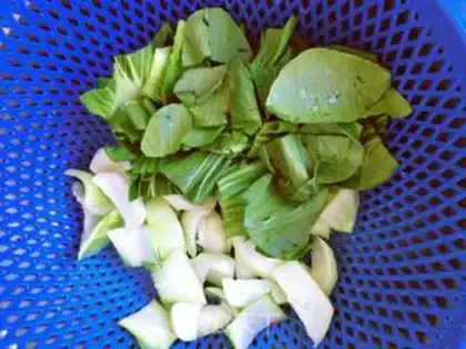 Make Green cashews and plum mushrooms step 1