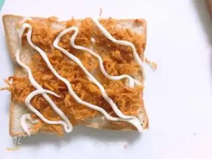 Make A salad pine sandwich step 4