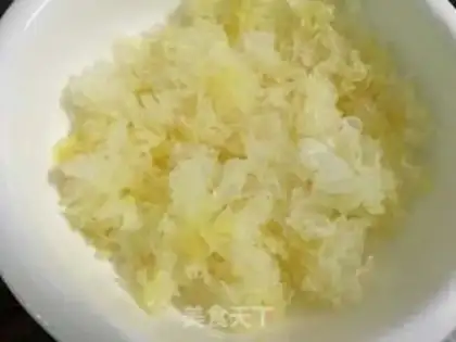Make Silver-ear melon step 1